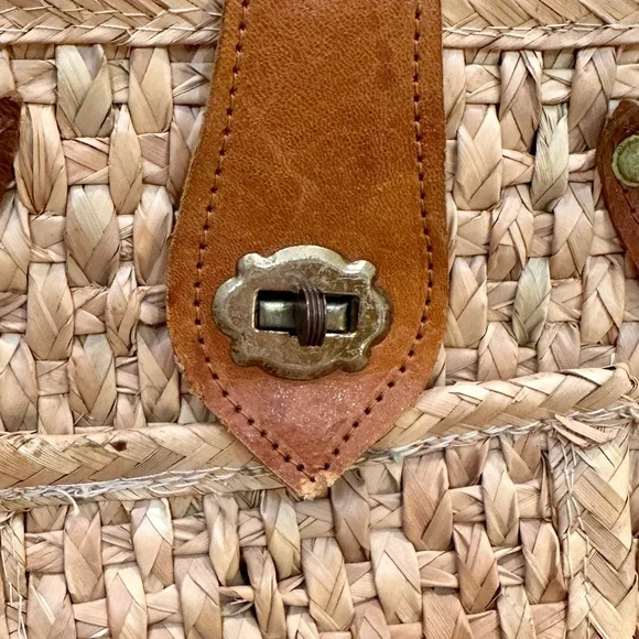 🌟HP🌟VTG 1980s Woven Palm Straw Handbag with Leather Accents - Picture 3 of 16